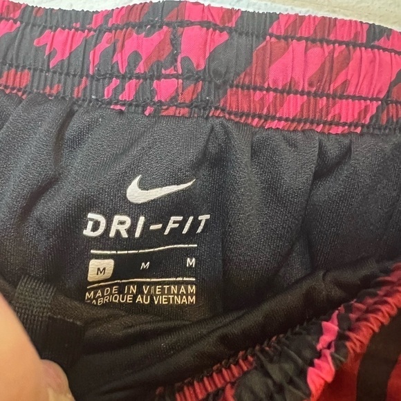 3/$25 🙌🏼 Nike Dri Fit Pink and Black Patterned Active running shorts Med… - Picture 3 of 5